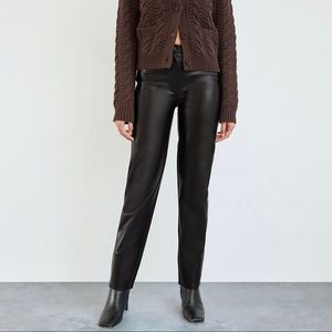 Aritzia Melina Pants in Black - Size 0